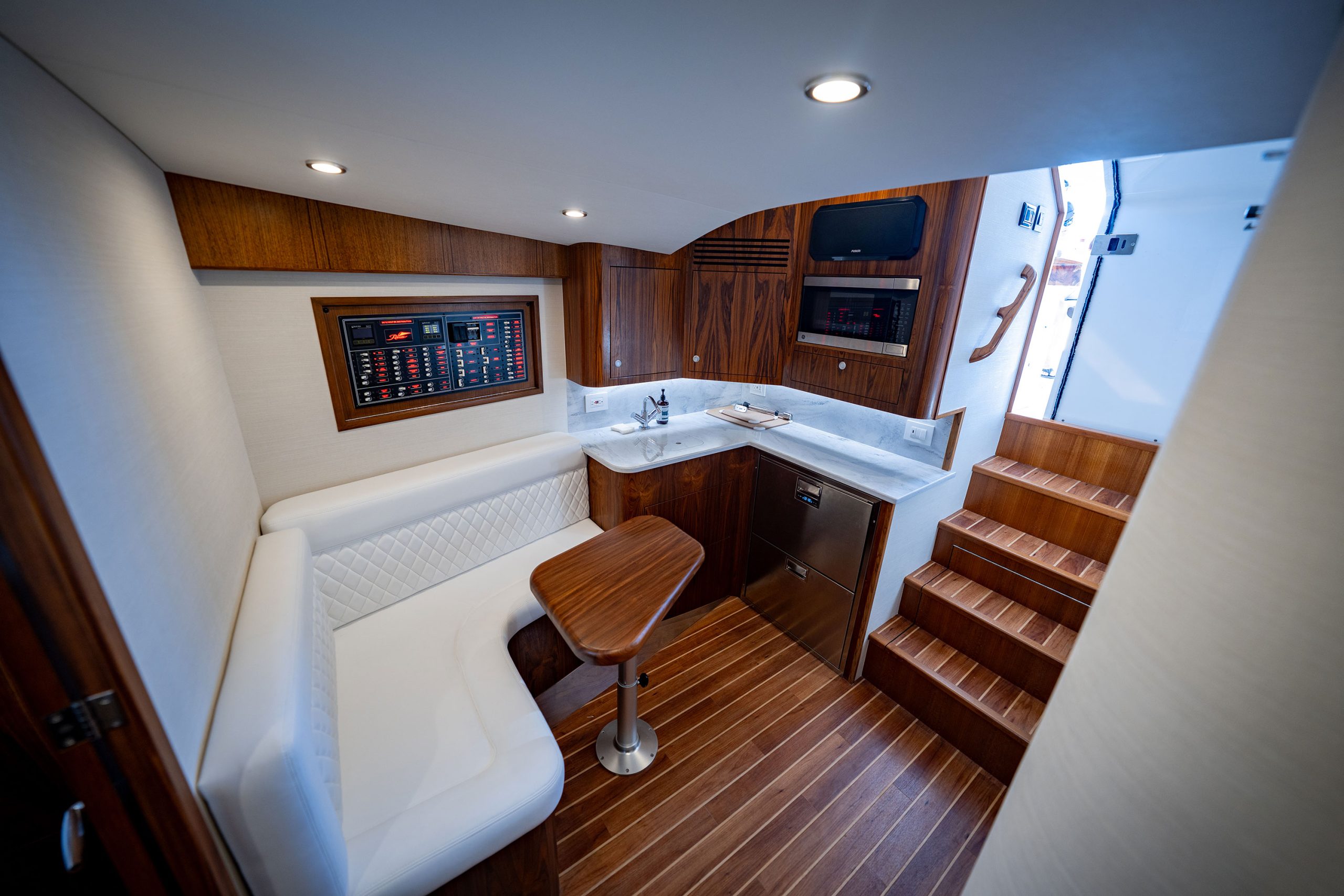 03_46-Express-Galley